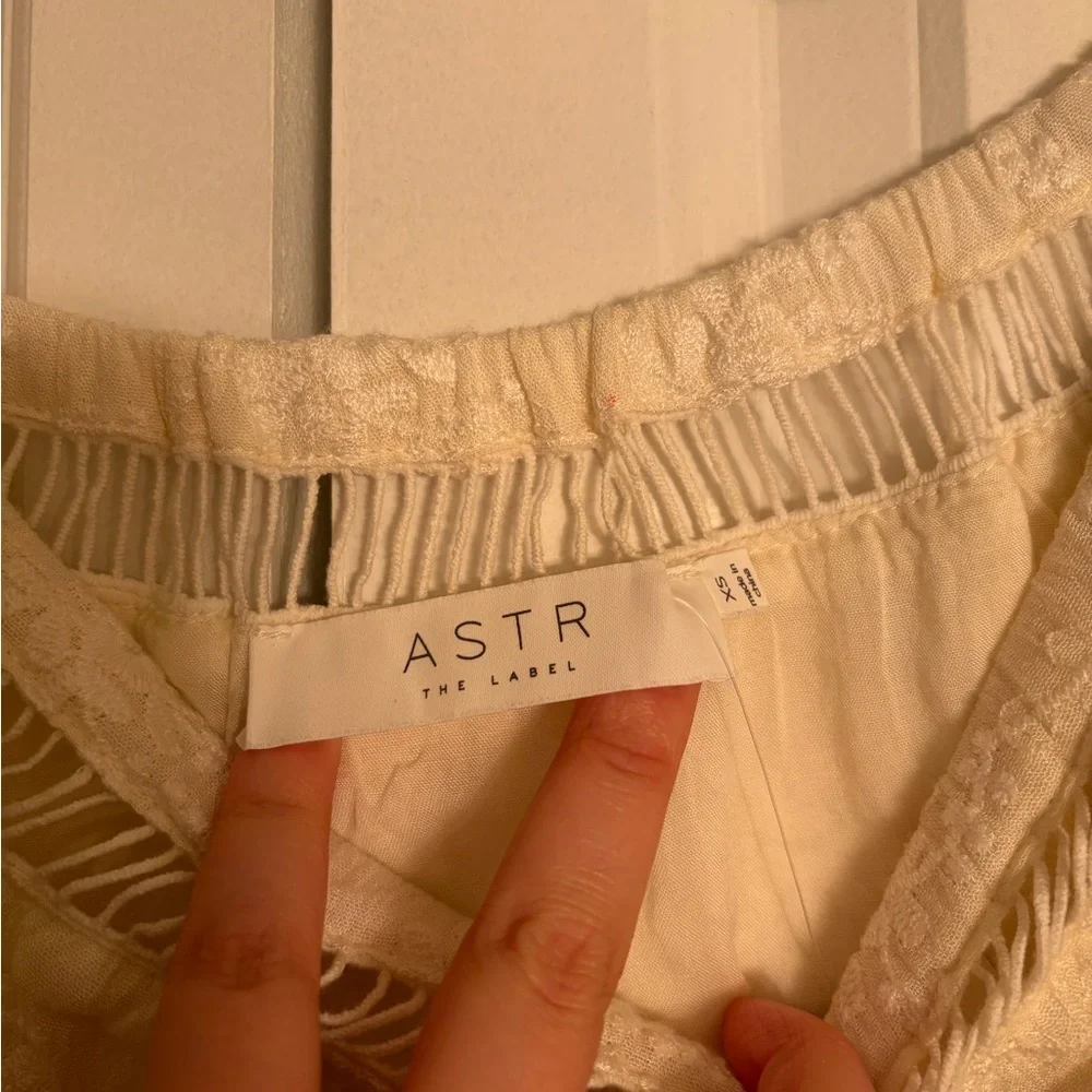 NWT ASTR The Label Ivory Embroidered Boho Dress – XS - Picture 5 of 6